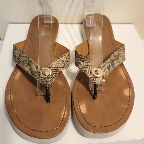 Coach "Shelley" Logo Canvas w/Turnlock Accent Thong Sandals sz.8/38 Ret.$145 - Picture 1 of 9